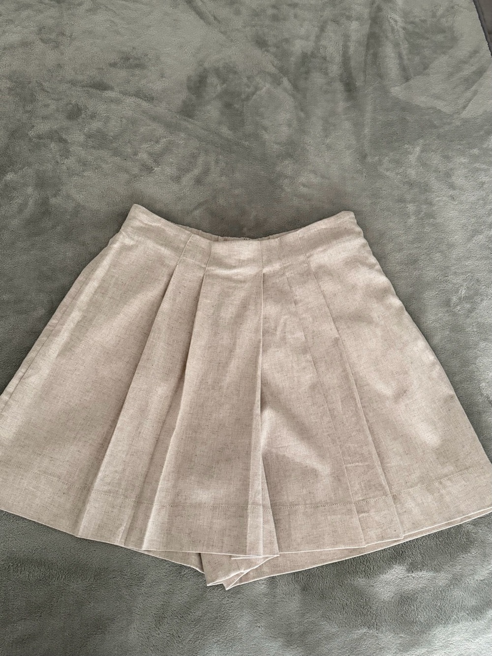 Banana Republic Pleated A-Line Women’s Skort in Light Beige - Picture 4 of 9